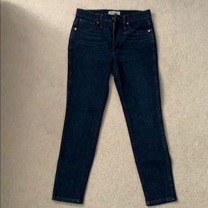 Dark rinse skinny jeans